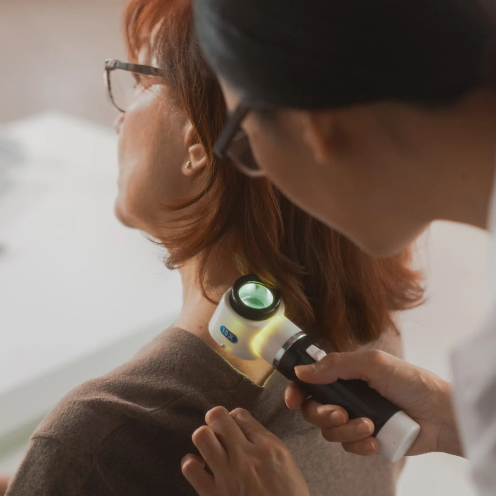 dermatologist assessing inflamed scalp condition